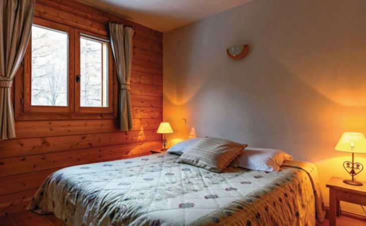 Le Hameau du Rocher Blanc Apartments, Serre Chevalier, Bedroom